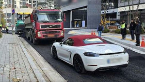 "우회하라" 무시하고 도로에 '덜렁'…폰까지 끄고 잠적