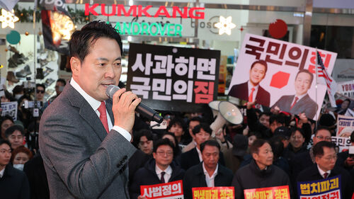계엄 1년 앞두고 국민의힘 '사과 딜레마'…중도 확장 vs 지지층 반발