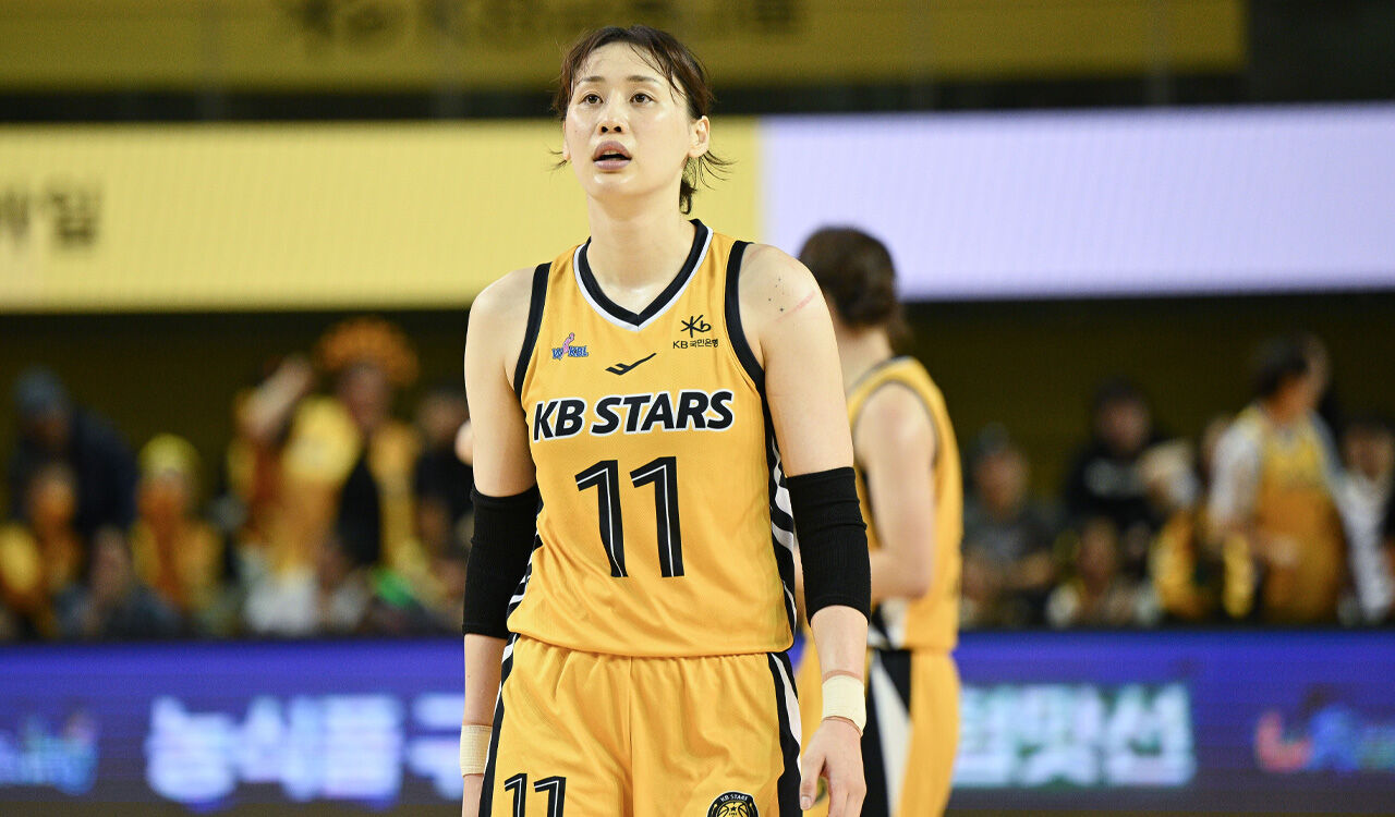 강이슬 27득점…KB, 우리은행 꺾고 단독 선두 도약