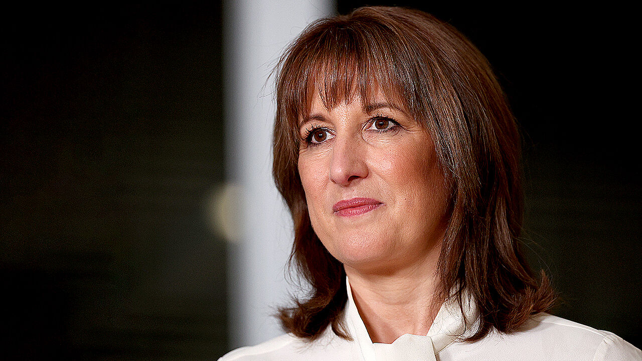 "우리집이 저택?"…'런던의 강남' 집주인들 추가 과세에 술렁