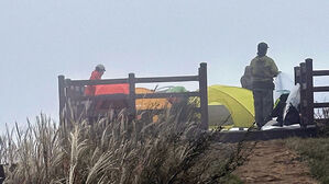 오름 정상서 밤새 불판&hellip;제주 몸살에도 과태료 아직?