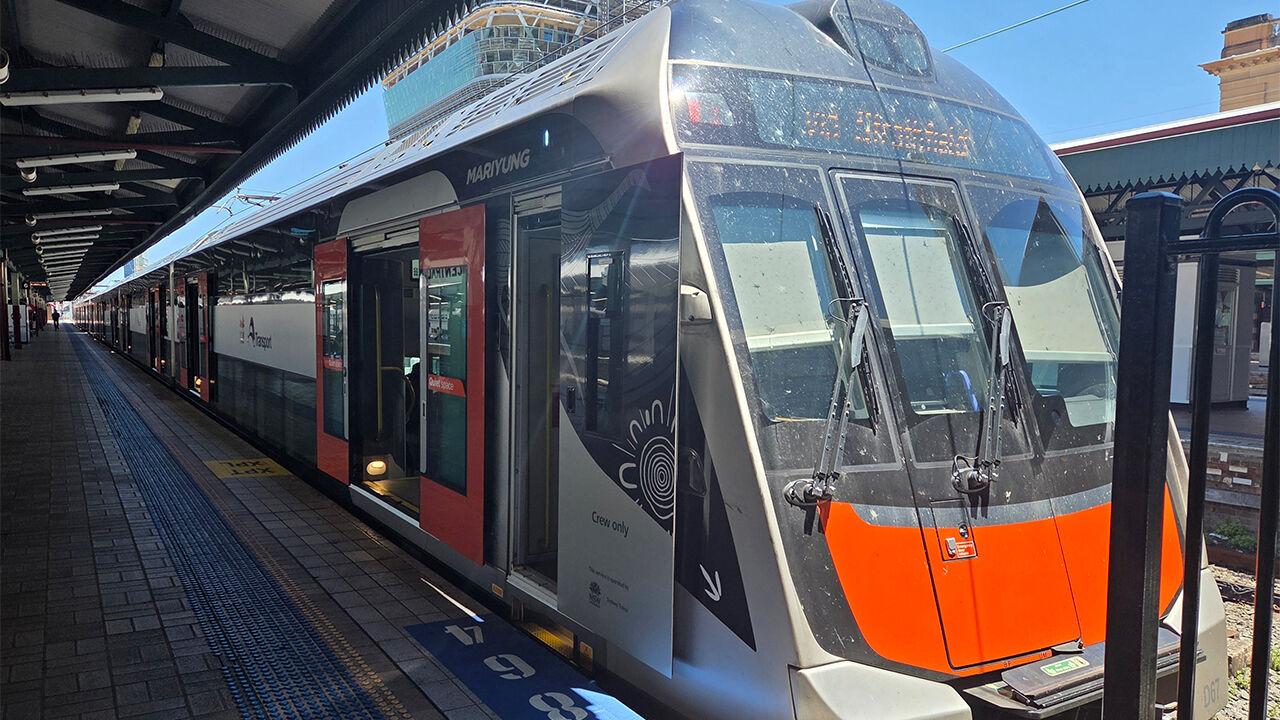 호주 시드니 누비는 '교통약자의 발'...현대로템 NIF 2층 열차 - 뉴스 썸네일 이미지