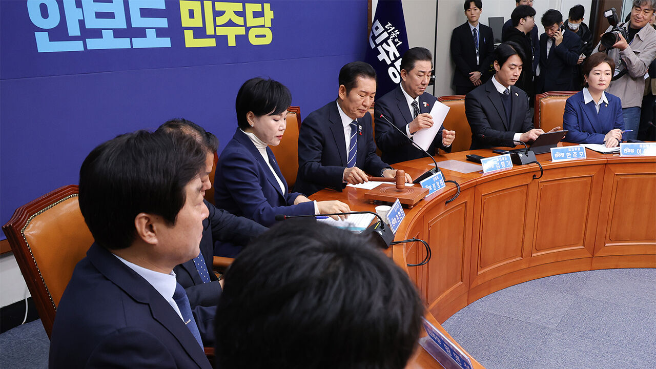 민주 "진실 접근 제약…3대 특검 미진한 부분 모아 종합 특검 검토"