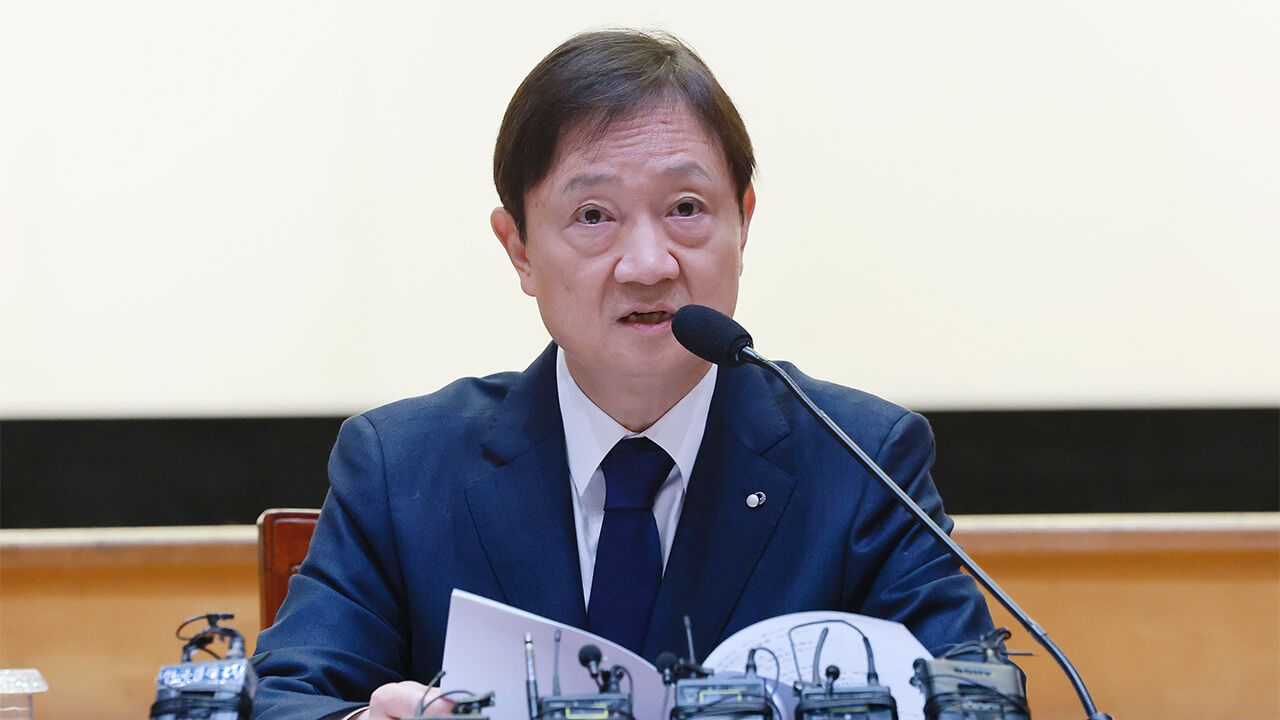 이찬진 "서학개미 공감, 오죽하면 청년 해외투자"…이창용과 온도 차