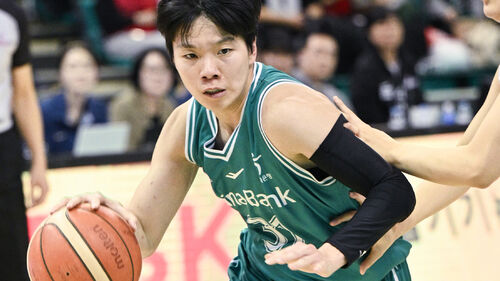 여자농구 하나은행, BNK 잡고 공동 선두 도약