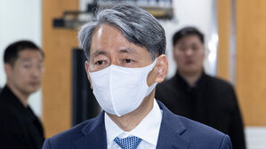 경찰청장 "윤석열, 계엄일 국회 월담 의원 '다 잡아 체포' 지시""