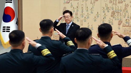 지난 9월 2일 대장 진급 및 보직 신고를 받는 이재명 대통령