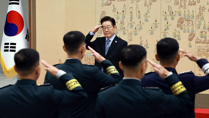 지난 9월 2일 대장 진급 및 보직 신고를 받는 이재명 대통령