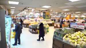 소고기 41%↑ 커피 44%↑.. '고환율 충격' 속 식품 물가 고공 행진