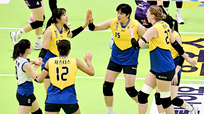 파이팅 외치는 현대건설 선수들 (사진=한국배구연맹 제공, 연합뉴스)
