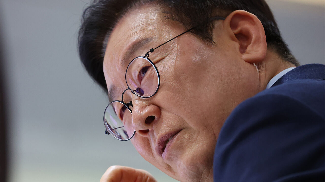 이 대통령, 자체 핵무장론에 "현실적으로 불가능…무책임한 얘기"