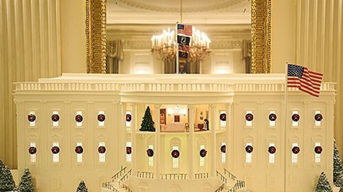 백악관 국빈 만찬장에 전시된 생강쿠키 백악관 모형