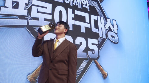 안현민 "수비 보강에 초점…강백호 선배 타구 기다릴 것"