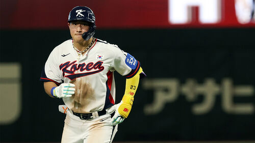일본 도쿄돔에서 열린 2025 K베이스볼 시리즈 대한민국과 일본의 평가전. 8회말 1사 주자 없는 상황 안현민이 솔로홈런을 친 뒤 그라운드를 돌고 있다. (사진=연합뉴스)