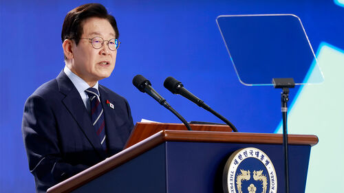 이 대통령 "통일은 반드시 가야 할 길…흡수·억압 방식은 안 돼"