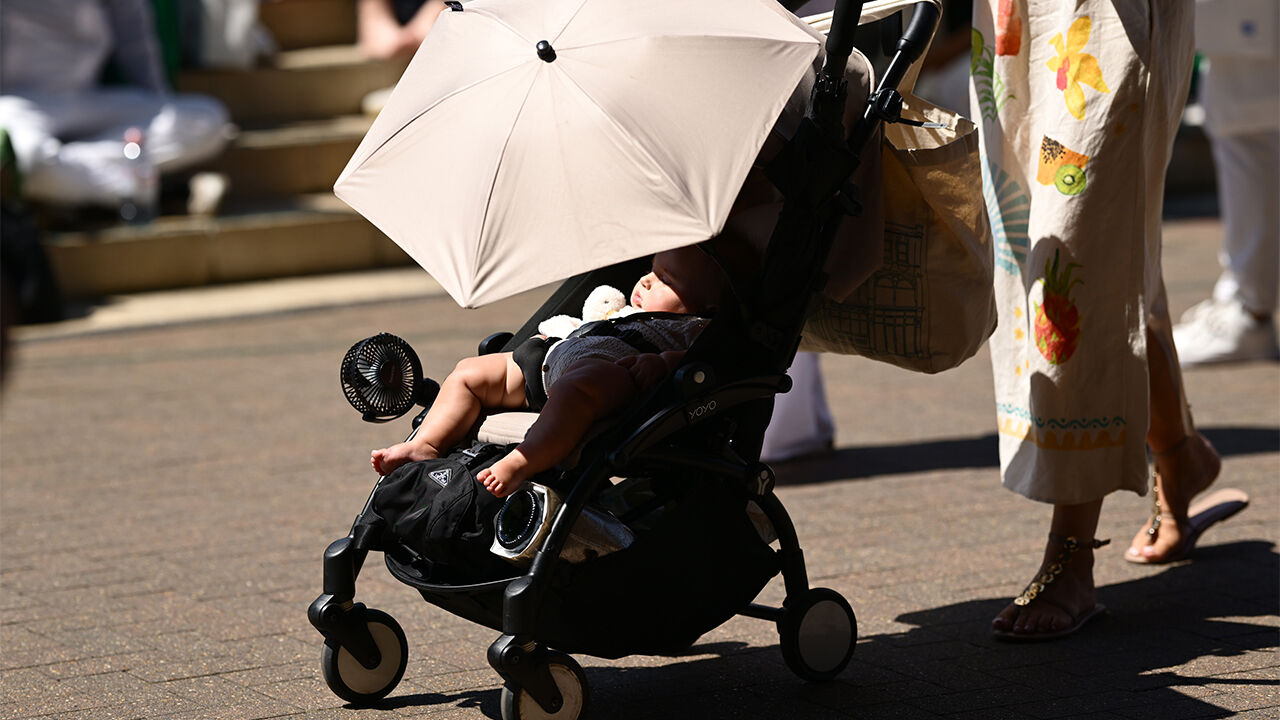 중국서 콘돔 세금 30년 만에 부활…저출생 대책? HIV는?
