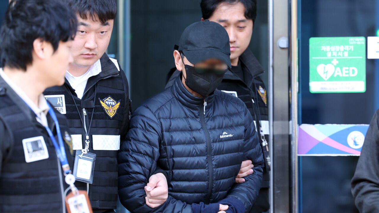 '조타실 간 적 없어' 여객선 좌초 사고 선장 구속