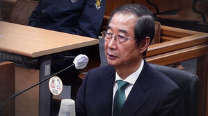 증인 출석한 한덕수…100차례 넘게 "증언 거부"