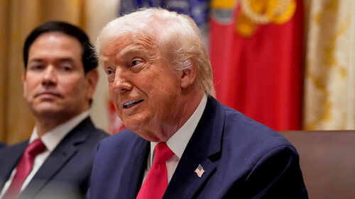 꾸벅꾸벅 졸던 트럼프 맞아?…심야에 160건 '폭풍' SNS