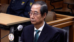 증인 출석한 한덕수&hellip;100차례 넘게 "증언 거부"