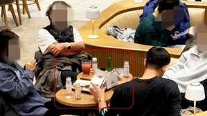 "얼굴 붉힌 채로" 또 중국인?…카페서 상상도 못한 장면