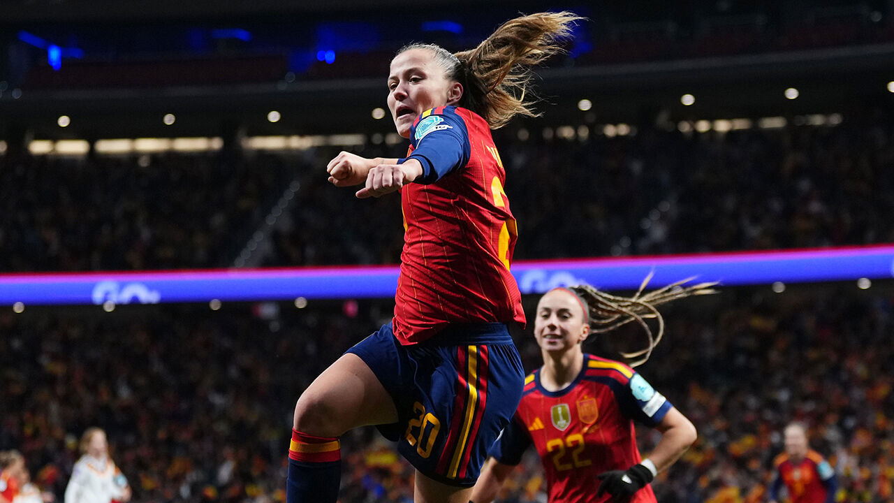 골 세리머니 하는 스페인의 클라우디아 피나. (사진=게티이미지)