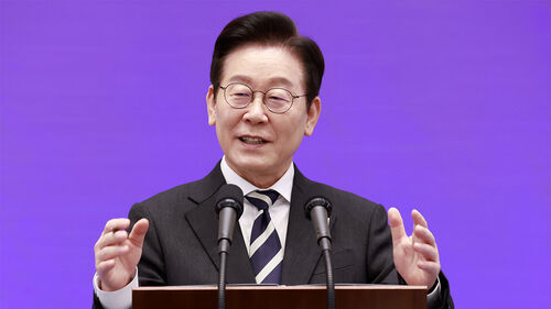 이 대통령, 대북전단 논란에 "사과 생각도 하지만…종북몰이 걱정"