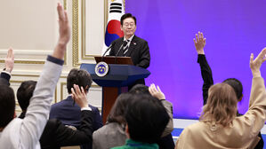 이 대통령 "핵잠, 한미회담 가장 큰 성과&hellip;중&middot;일 중재 역할 바람직"