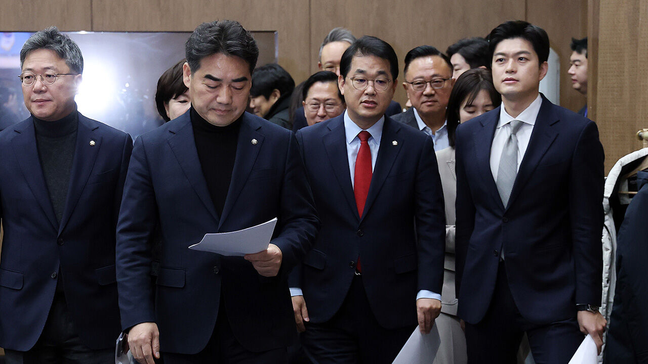 국힘의원 25명의 반성문…"반헌법적 계엄 사죄, 윤과 단절 약속"