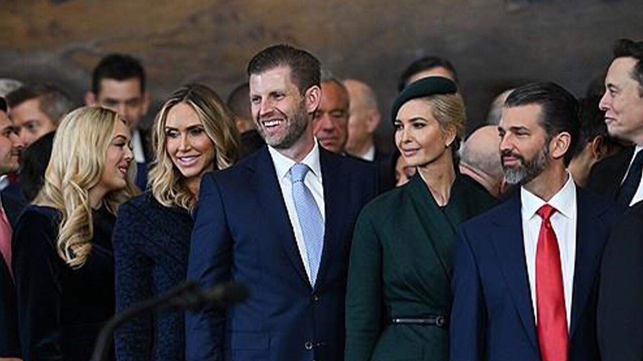 잘나가던 트럼프 가족 '코인 사업' 휘청