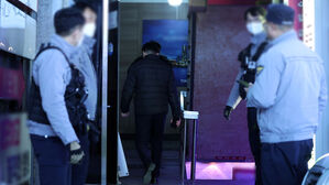 창원 합성동 모텔서 흉기 난동&hellip;2명 심정지&middot;2명 중상