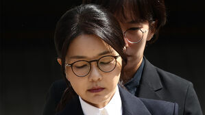 [속보] 김건희, 민중기 특검 출석…'고가 금품 수수 의혹' 조사