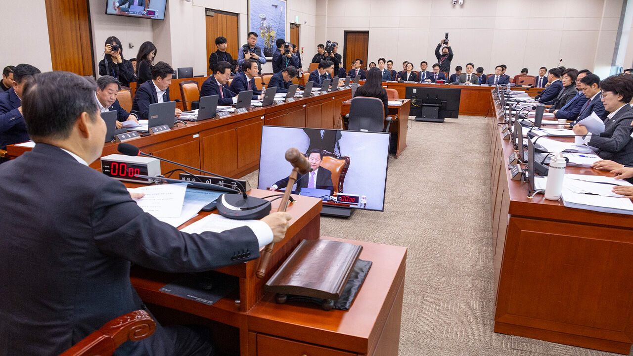 '주 52시간 예외 적용' 뺀 반도체특별법, 산자소위 여야 합의 통과
