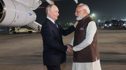 푸틴, 4년만에 인도 방문…모디 총리 직접 영접