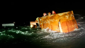 충남 태안 어선 전복&hellip;2명 사망&middot;2명 실종