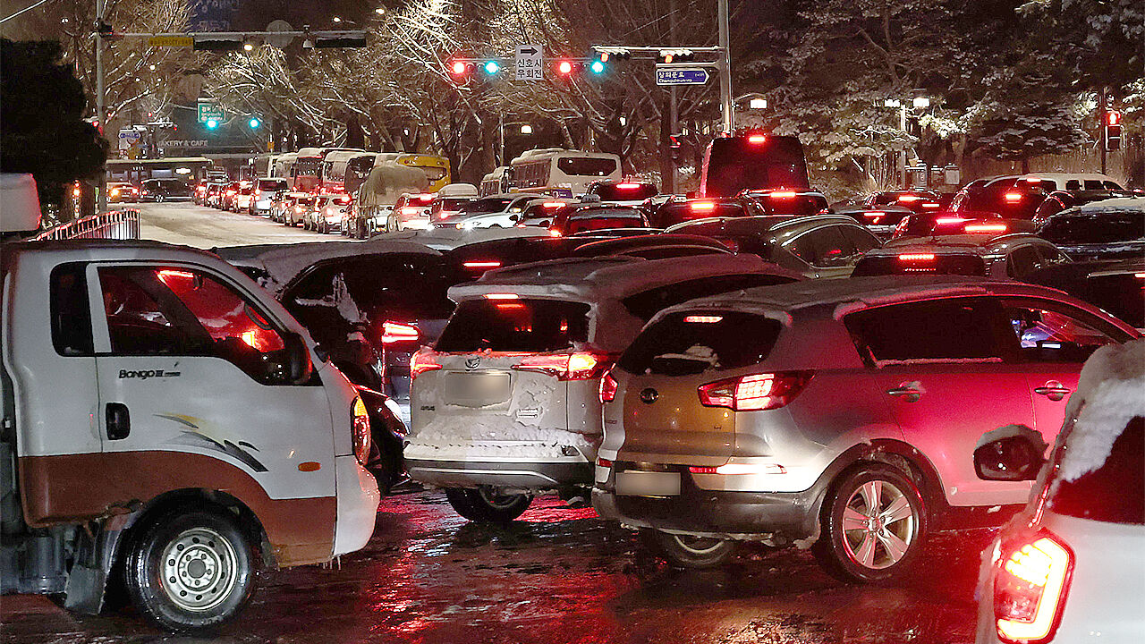 폭설 내린 경기남부 곳곳 결빙에 사고 속출…신고 1천902건 접수