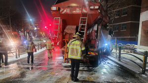 인천서 제설용 차량이 가로수 들이받아&hellip;공무원 1명 부상