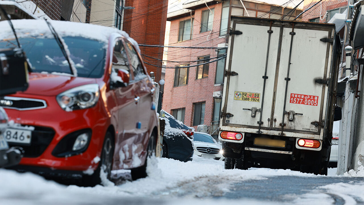 폭설에 곳곳 빙판길 사고…교통불편 등 1천981건 신고