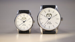 '이 대통령 손목시계' 공개…뒷면에 각인된 자필 문구 보니