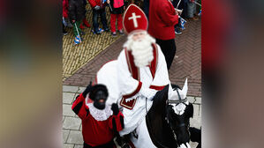 '산타 옆 흑인 조수' 아시나요?&hellip;"차별" 비판에 설 자리 잃어