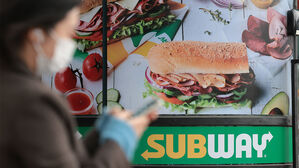 그림 벗겨지는 '랍스터 접시'&hellip;카드뮴 검출로 전량 회수