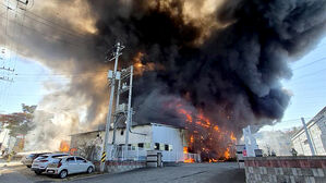 경북 칠곡 섬유공장 불&hellip;10시간 만에 꺼져