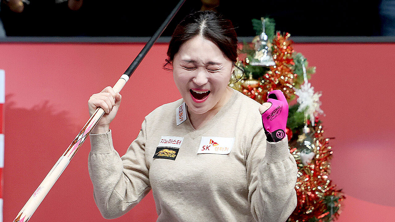 '행운의 키스' 강지은, 김민아 꺾고 4년 만에 여자프로당구 우승