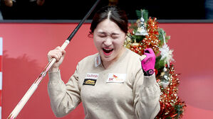 '행운의 키스' 강지은, 김민아 꺾고 4년 만에 여자프로당구 우승