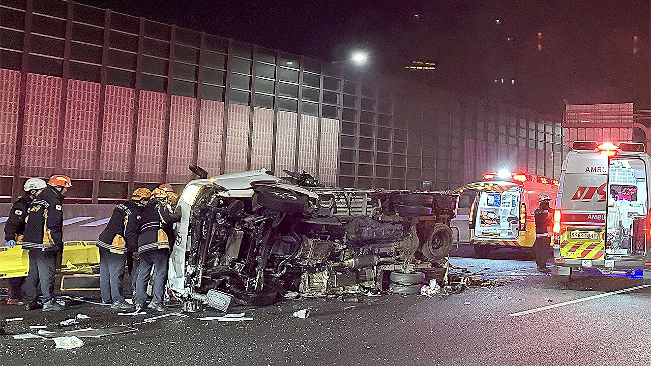 남해고속도로 문산 나들목 부근서 추돌 사고…1명 사망·1명 중상