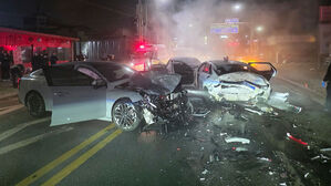 신호대기 하던 택시에 '쾅'&hellip;4중 추돌로 3명 부상