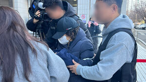 남편 살해 60대 구속심사&hellip;"계획 범행인가" 묻자 고개 저어
