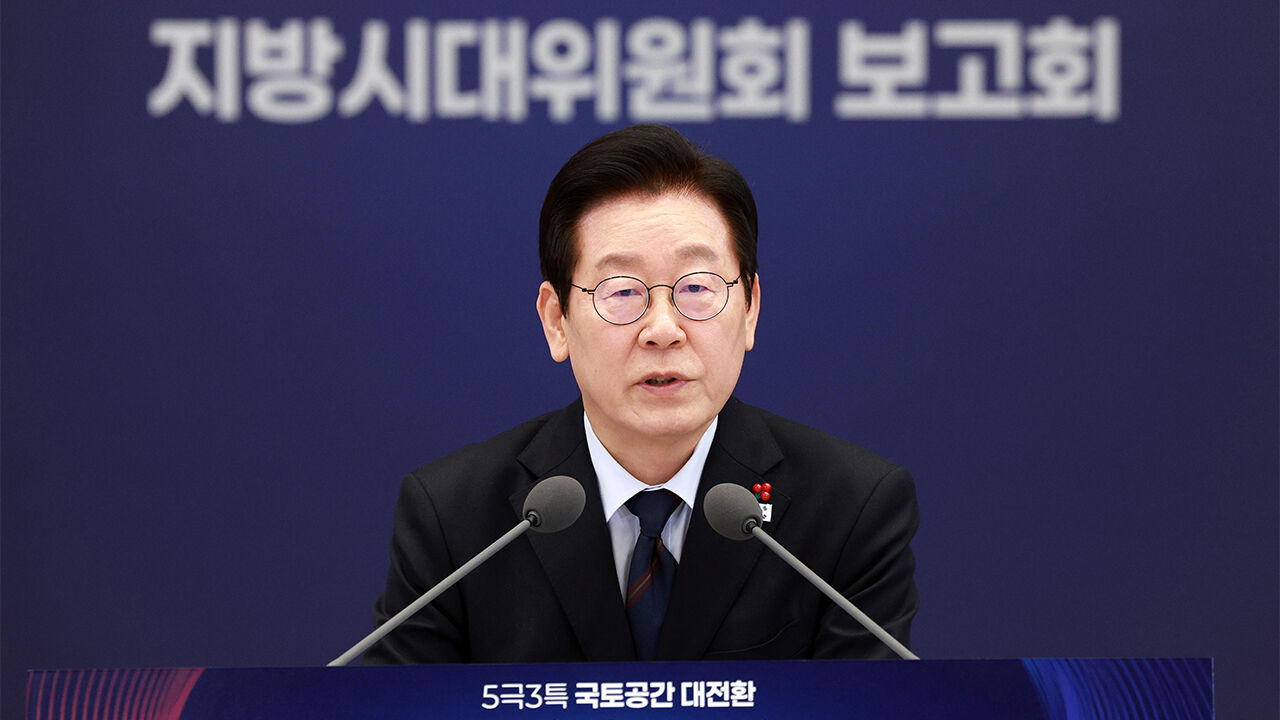 이 대통령 "지방분권과 균형발전은 국가적 생존 전략"