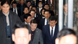 내란재판부법 '미세조정' 수순&hellip;민주 의총서 위헌 우려 쏟아져