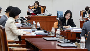 국회 교육위 법안소위 '4세&middot;7세 고시' 금지법 통과